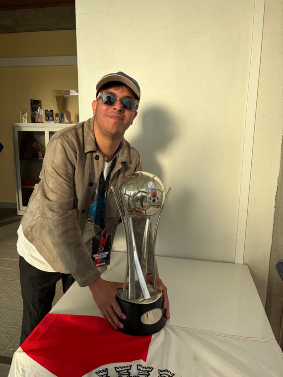 Jai Agarwal with the Supertaça da Beira Interior trophy